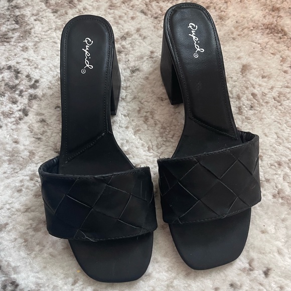 Shoes - Picture 4 of 5